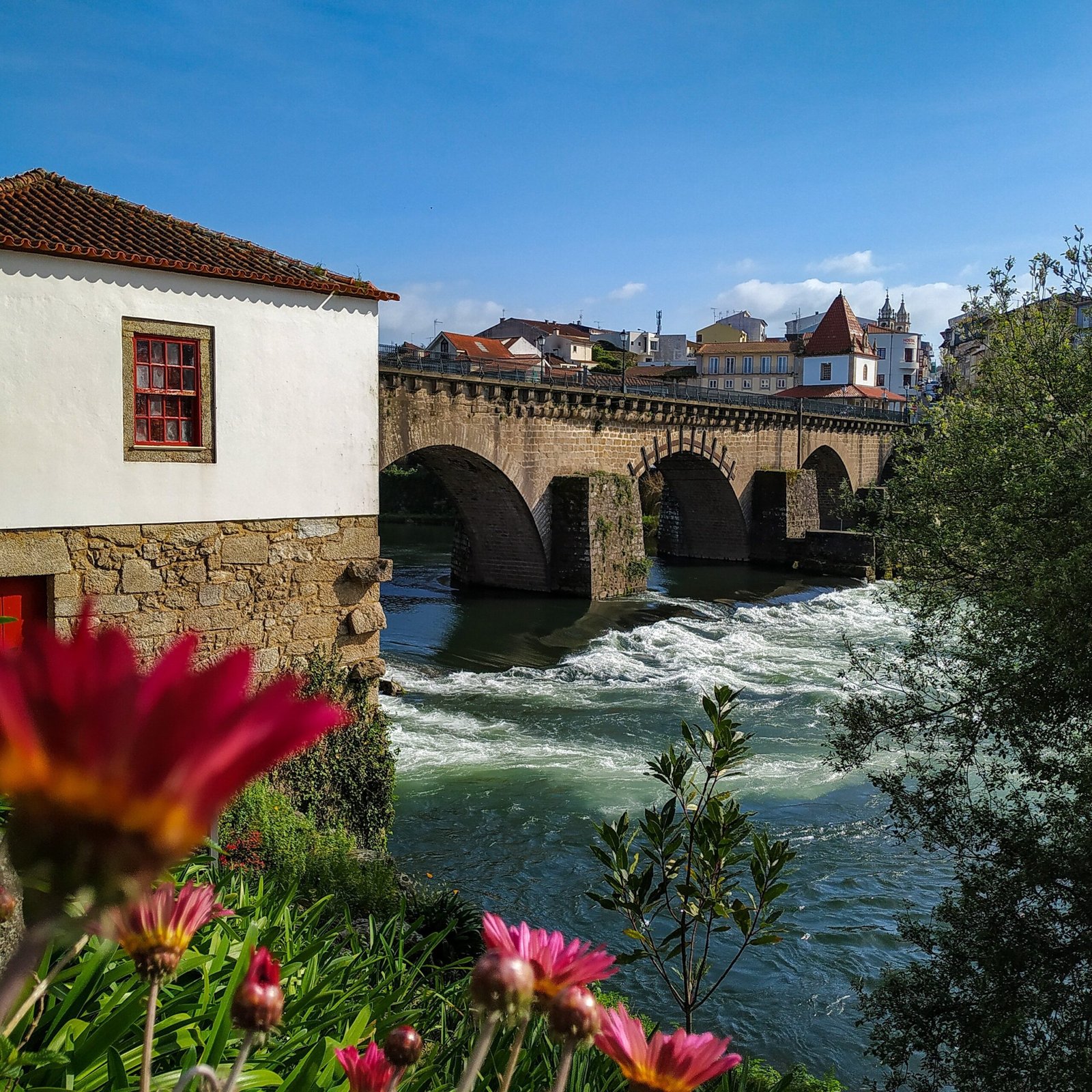 ponte de barcelos barcelos medieval bridge scaled